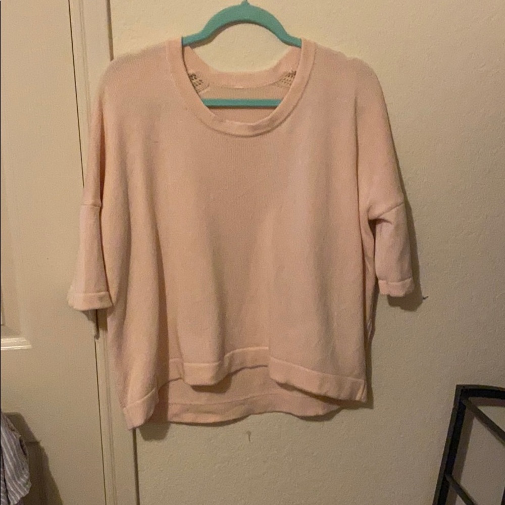I’m selling a Lululemon sweater.